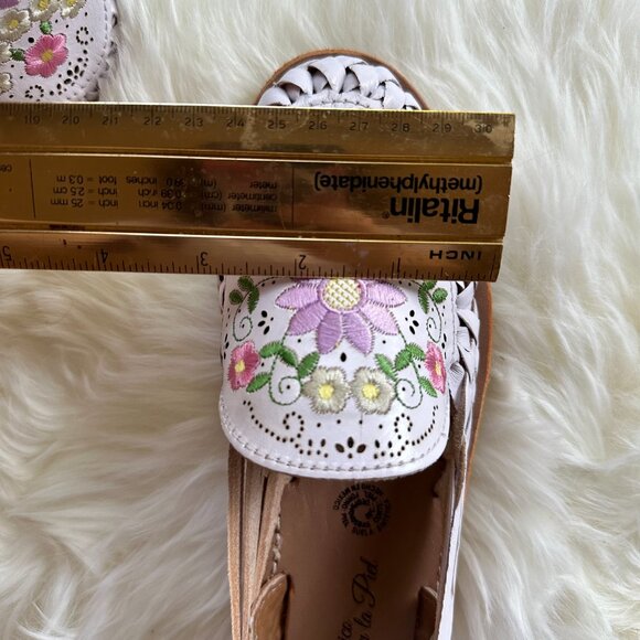 MEXICO EN LA PIEL {NIB} white floral huaraches | US 6 | flat woven leather shoes - Picture 9 of 12